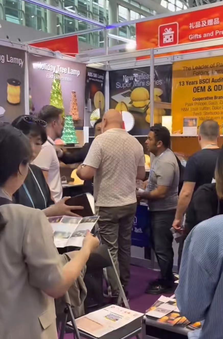 Spotlight on Innovation at the 137th Canton Fair: Our Creative Foldable Lamp Stands Out