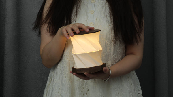Wooden folding lamp
